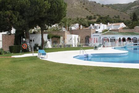 Hermosa Casa Con Terraza E Increibles Vistas Al Mar Y La Montana Nerja Exterior foto