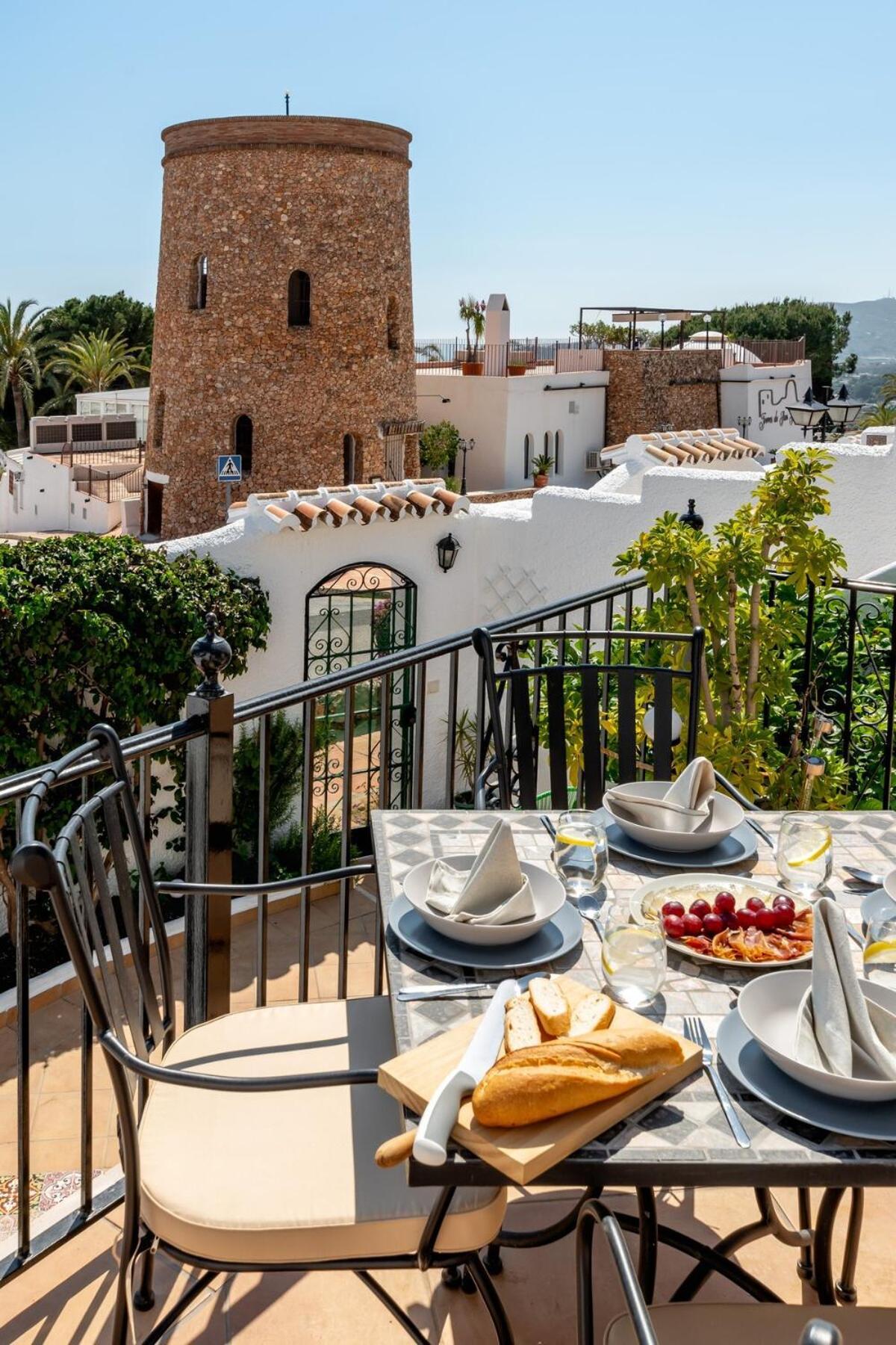 Hermosa Casa Con Terraza E Increibles Vistas Al Mar Y La Montana Nerja Exterior foto